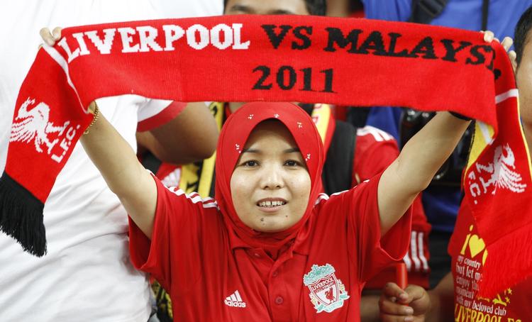 Verdensomspændende. Liverpool FC har masser af fans over hele jordkloden. Her en kvinde fra Malaysia, der så Liverpool spille en træningskamp i juli 2011. 