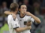 Klasse. Mesut Özil scorede i Tysklands sejr i aftes over Belgien. Det var den tiende sejr af ti mulige for tyskerne i kvalifikationen. 