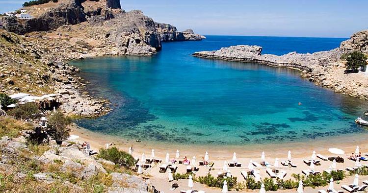 AFSLAPNING. Hvem kunne ikke bruge en uge på en liggestol, som her i Lindos på den græske ø Rhodos? 