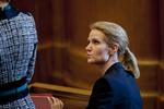 spørgetid. Helle Thorning-Schmidt (S) havde en stædig opposition på nakken. De ville høre mere om, hvor længe Thorning havde vidst, at Henrik Sass Larsen ikke kunne godkendes som minister af PET. 