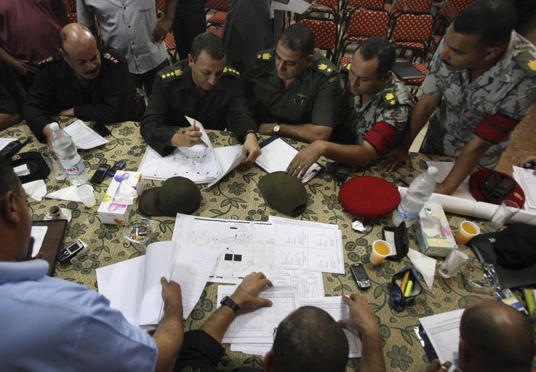 Magt. Det egyptiske militærråd har afvist finansministerens opsigelse. Arkivfoto af militæret. 