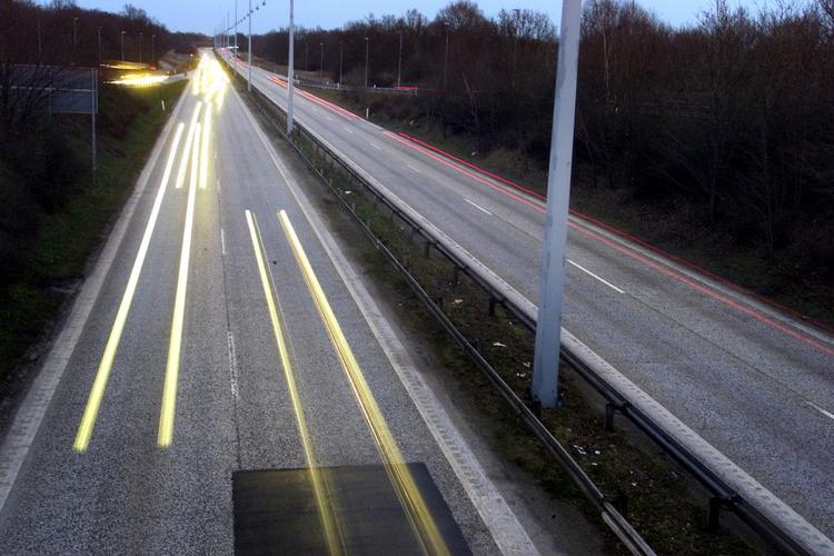 KØREPENGE. ATP er klar til at stå for driften af private motorveje, der finansieres af bilisters betaling for brugen. 