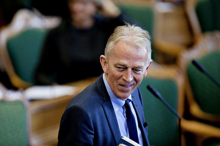 Pres. SF har måttet indse, at en stor del af valggrundlaget ikke kan gennemføres med det nuværende flertal. 