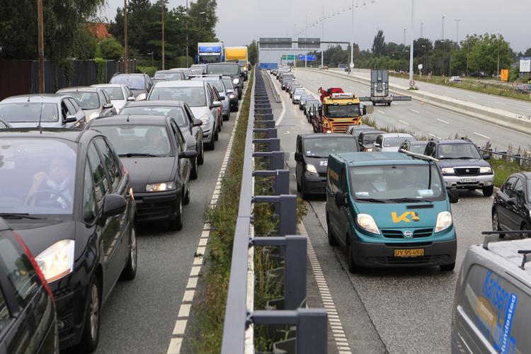 Køtilbud. ATP har tilbudt at aflaste trafikken omkring København ved at etablere betalingsmotorveje, som pensionsselskabet allerede gør det flere andre steder i verden. 