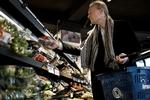 REGNING. Ifølge Coop vil det koste omkring 40 millioner kroner ekstra at få bragt varer ind til de københavnske supermarkeder, når Betalingsringen er indført. 