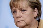 Nedtur. Tysklands kansler, Angela Merkel, må se frem til at stå for en meget mere begrænset vækst næste år, end der hidtil har været udsigt til i Tyskland, som er Danmarks største samhandelspartner. 