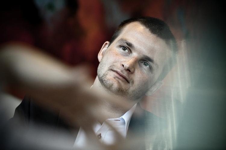 Ulighed. Den nyudnævnte skatteminister, Thor Möger Pedersen (SF), kan ikke garantere, at de bredeste skuldre kommer til at bære mest af de kommende afgifter på blandt andet fødevarer. 