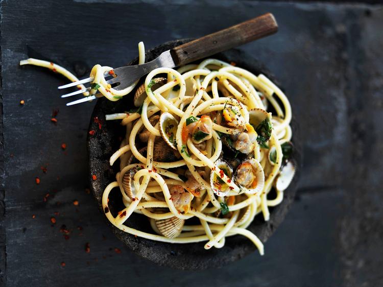 Klassiker. Pasta con vongole (pasta med hjertemuslinger) er på det nærmeste en klassiker verden over. I Italien er de særligt rutinerede i at tilberede retten. 