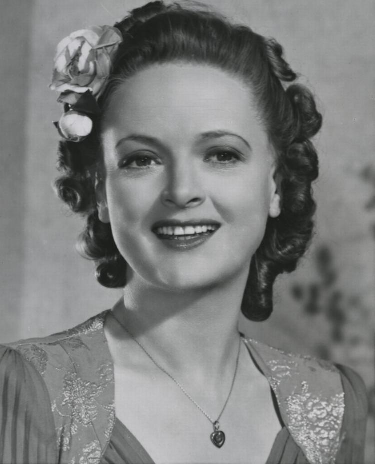 Lillian Ellis i den kvindelige hovedrolle som Mette Madsen i'Alle gaar rundt og forelsker sig'. (Emanuel Gregers. Nordisk Film). Venligst udlånt DFI/Billed- &amp; Plakatarkivet 