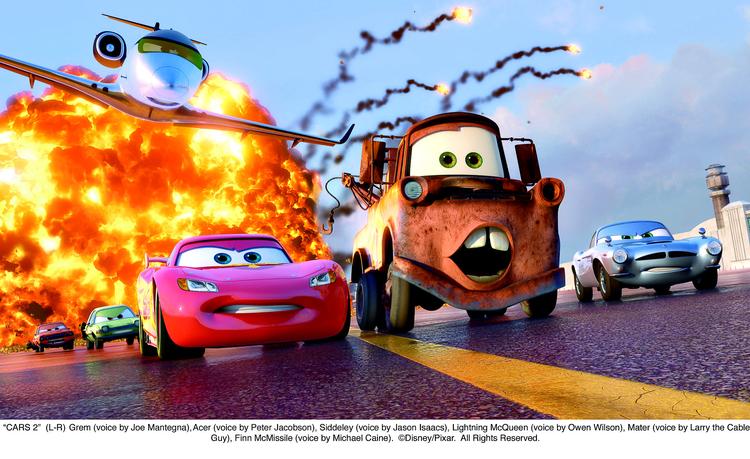 Elskelig. I 'Biler 2' er det Lynet McQueens trofaste ven Bumle, den rustne kranvogn, der er i centrum for begivenhedernes gang. 