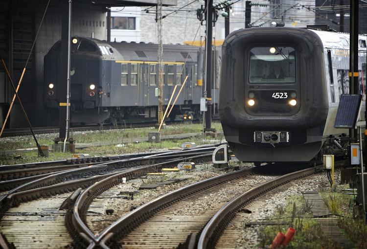 TOGTRAFIK. Kun få skiftespor vil kunne bruges på hovedbanegården, når den får ny kontrolpult. Derfor omlægges mange fjerntog fra søndag til fredag. 