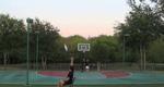Swish. Kan man lave det med en basketball, kan Brodie Smith lave det med en frisbee. Og det ser toptjekket ud. 