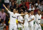 Sejr. Real Madrids Gonzalo Higuain fra Argentina (tv) fejrer et af sine tre mål i dagens kamp mod Betis på Santiago Bernabeu i Madrid. 