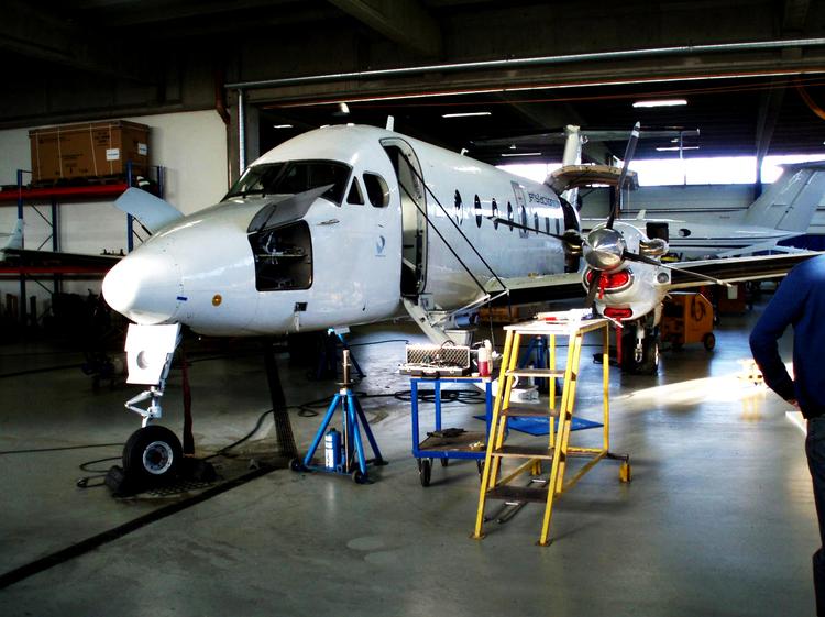 Haps. Sporingsgruppens seneste beslaglæggelse er dette businessfly, der  bliver opbevaret i en hangar på en hemmelig adresse et sted i Danmark.  Foto: Bagmandspolitiet 