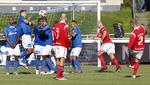 2-2. Dirkete på frispark sendte Jesper Mikkelsen med venstrebenet bolden i mål til 2-2. 