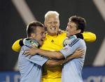 vindere. Sammen med holdkammeraterne Michael Harrington (tv.) og Matt Besler (th.) er Jimmy Nielsen tophold i Eastern Conference med Sporting Kansas City. 