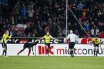 Protester. Brøndby-spillerne reagerede med vantro, da dommer Anders Hermansen pegede på 'pletten'. 