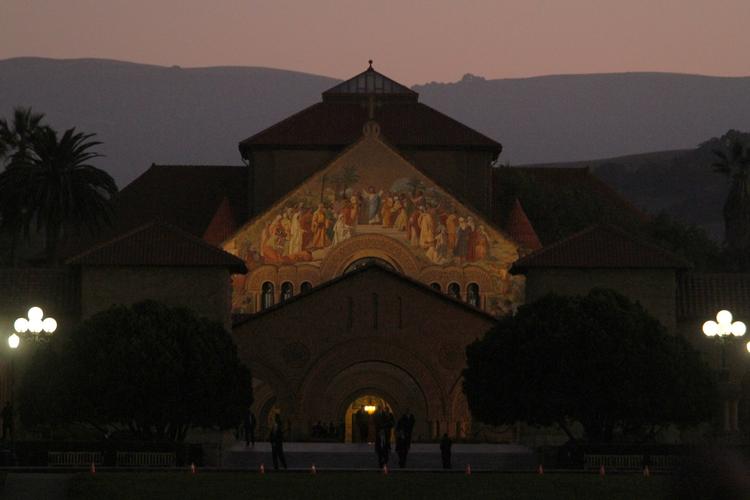 Farvel. Steve Jobs blev mindet på Stanford University i Palo Alto i Californien. 