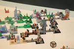 Vinder. LEGO Heroica tager med stor succes spilmekanikker kendt fra computerbaserede rollespil som 'World of Warcraft' og 'Diablo' og koger dem ned til et lettilgængeligt brætspil, der hiver børnene væk fra skærmen og de voksne væk fra fordommene. Sådan lyder juryens begrundelse for vinderen af årets børnebrætspil. 