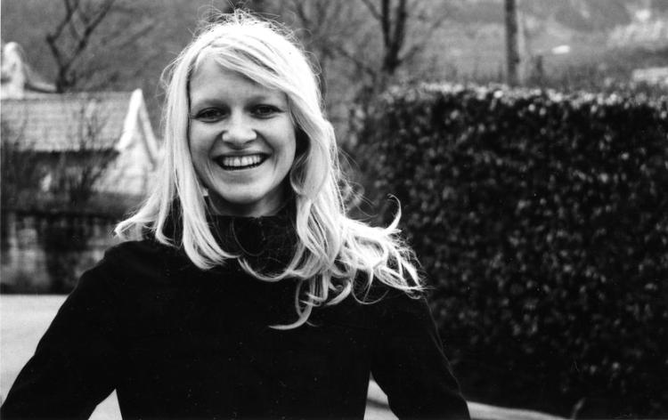 Godhjertet. Bogen om Tonje består af en række korte kapitler om en barndom i medvind. 