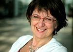 Droppet. Igennem 16 år har det været Margaret Lindhardt, der har taget imod hilsner, ønsker og penge fra lyttere, der har samlet ind til Giro 413. Fra nytår er det slut. 