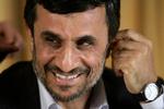Gengæld. Ahmadinejad kritiserer USA efter beskyldninger om, at Iran står bag attentatforsøg. 
