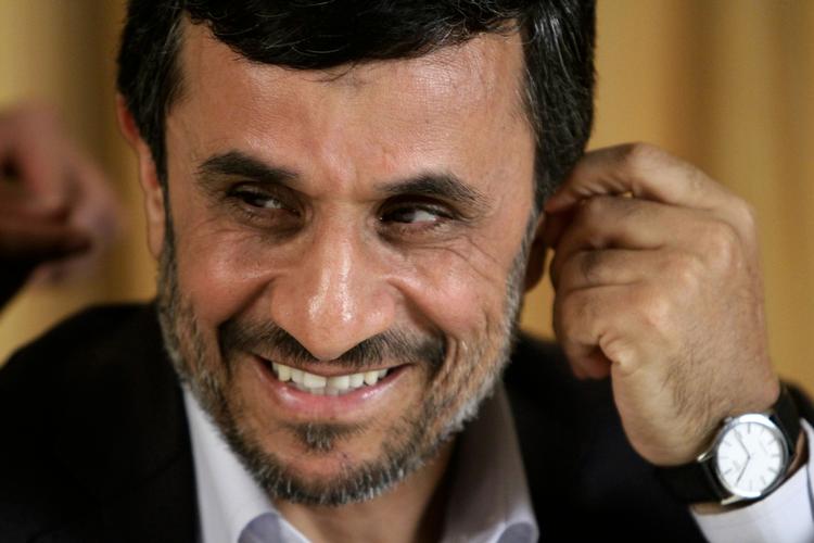 Gengæld. Ahmadinejad kritiserer USA efter beskyldninger om, at Iran står bag attentatforsøg. 