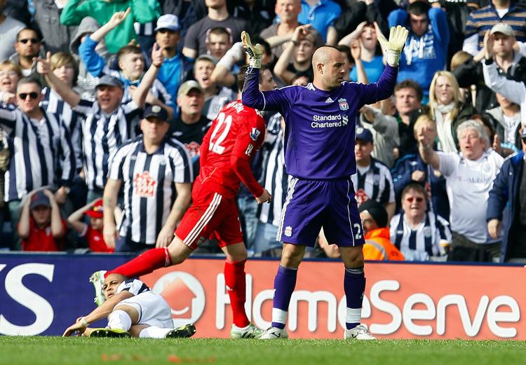 optimist. Efter 1-1 mod Manchester United vurderer Jose Reina, at Liverpool er kommet tættere på de bedste. 