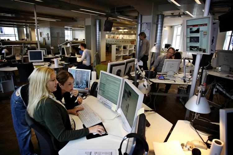 journalistik. Socialedemokraterne og Enhedslisten mener ikke, at de to store koncerner JP/Politikens Hus og Berlingske Media bør få mere ud af en ny mediestøtteordning. Det var ellers et kernepunkt i Dyremoseudvalgets rapport. 