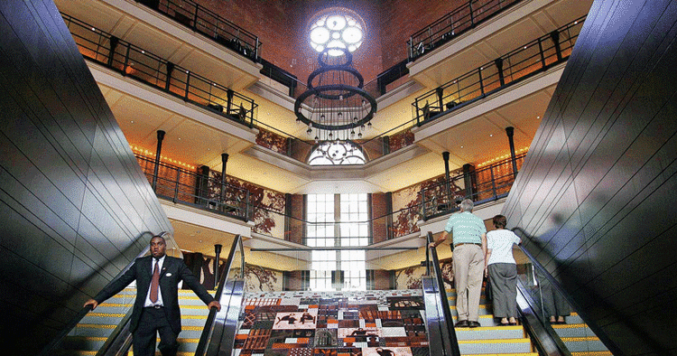 LUKSUSDYR. De luksuriøse hoteller er nærige med rabatter, selv når alle værelser ikke er optagede. 