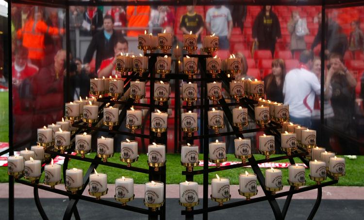 minderne. En gang om året mindes de 96 ofre for Hillsborough ved et højtidelighed i Liverpool. 