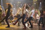 fødder. I den aktuelle genindspilning af 'Footloose' er Kenny Wormalds danserebel mere velfriseret og tæmmet end Kevin Bacons 1984-version. 