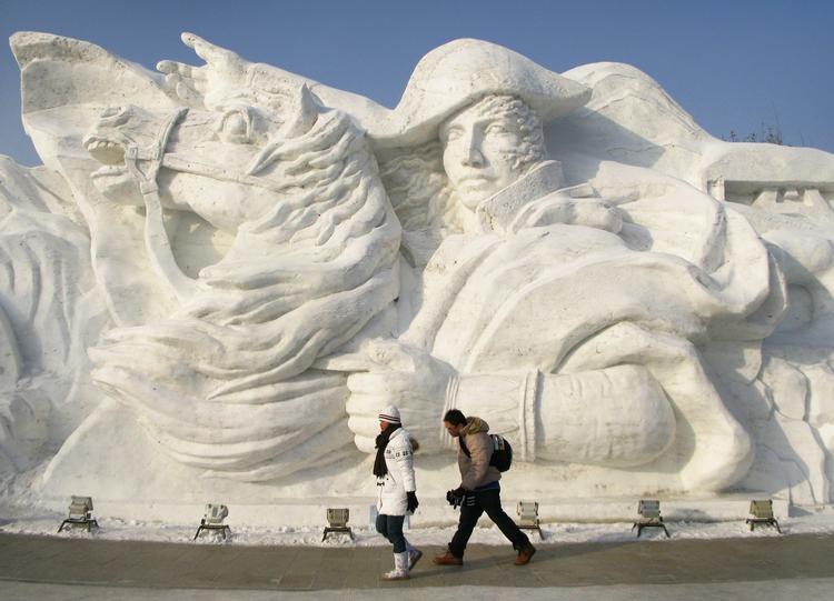 Eksplosion. Asiater og heriblandt kinesere vil rejse mere i fremtiden. På billedet vandrer folk forbi skulpturer til en sne- og isfestival i Harbin, der ligger i det nordøstlige Kina. 
