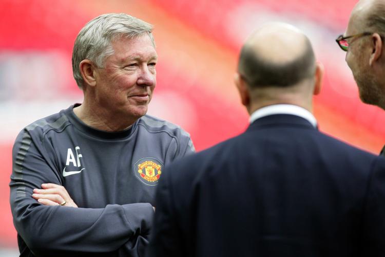 KOLLISIONSKURS. Manager Alex Ferguson (tv) risikerer at komme på kant med Manchester Uniteds udenlandske ejere, den amerikanske Glazer-familie. 