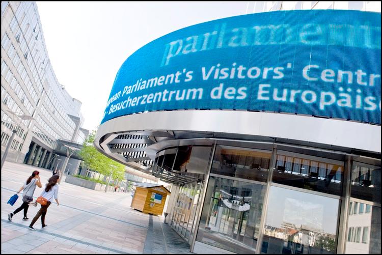 EP. Europa-parliamentets oplevelsescenter gør parlamentets arbejde mere nærværende. Bagefter kan man få enrundvisning rundt i det rigtige parlament. 