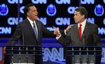 Enighed. 6 ud af 7 vil bygge et hegn hele vejen langs USA's grænse til Mexico. Kun Rick Perry var imod ved aftenens republikanske debat, fordi prisen vel vil ligge på omkring 30 milliarder dollars og tage mellem 10 og 15 år at opføre. 