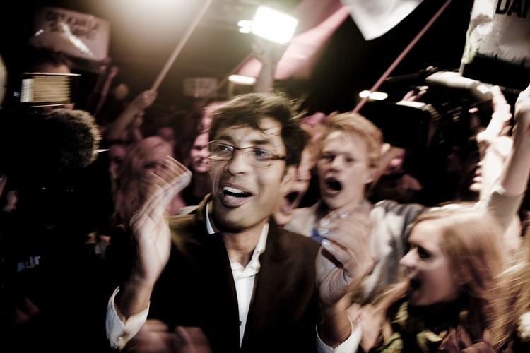 Modvægt. Han blev ikke valgt, men der var alligevel smil på Kamal Qureshis læber på valgaftenen 15. september. Rigtig glad er han nu ikke. Og det vil han gerne fortælle alle SF'ere, der gider at lytte. Det er der bare nogle stykker, der efterhånden ikke gider mere. 