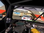 iPad'en er et rat, hvor du ser verden igennem, og det fungerer glimrende i 'Real Racing 2 HD'. 
