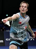 disciplineret. Ved at stresse sin kinesiske modstander fik Peter Gade overtaget i kampen. 