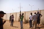 Kamp. Oprørerne har erobret det meste af Libyen, men Moamar Gaddafi har de stadig ikke fundet. Nu kan de formentlig se frem til fornyet modstand. 