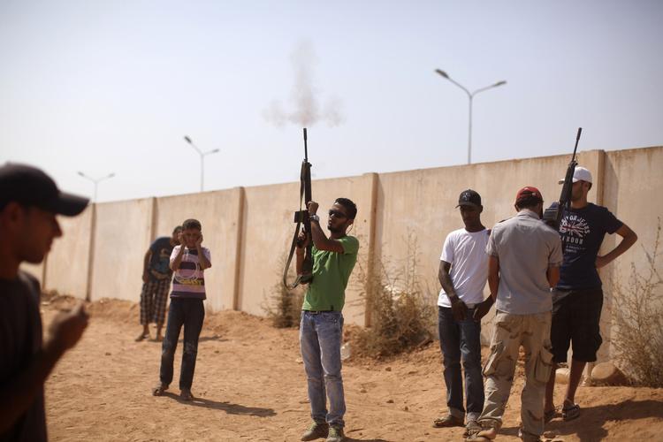 Kamp. Oprørerne har erobret det meste af Libyen, men Moamar Gaddafi har de stadig ikke fundet. Nu kan de formentlig se frem til fornyet modstand. 