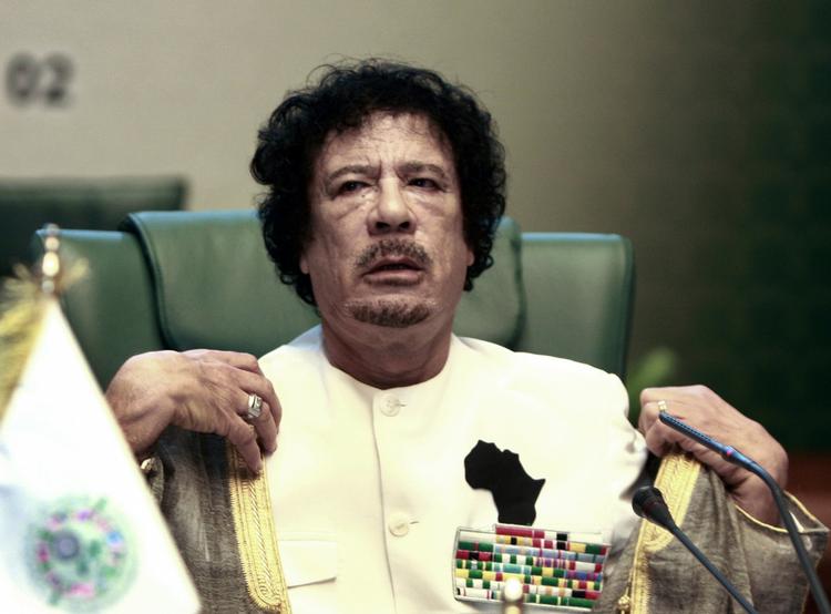 Død. Moamar Gaddafi forsøgte angiveligt at flygte ud af Sirte i en konvoj, som blev angrebet af Natofly, da han blev dræbt. 