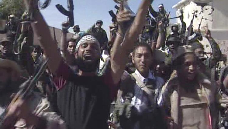 Sejr. Slaget om Libyen er slut, og i Sirte fejres det, viser tv-billeder. 