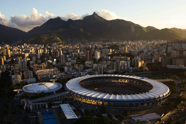 KULISSE. Maracana ligger i smukke omgivelser i Brasilien. 