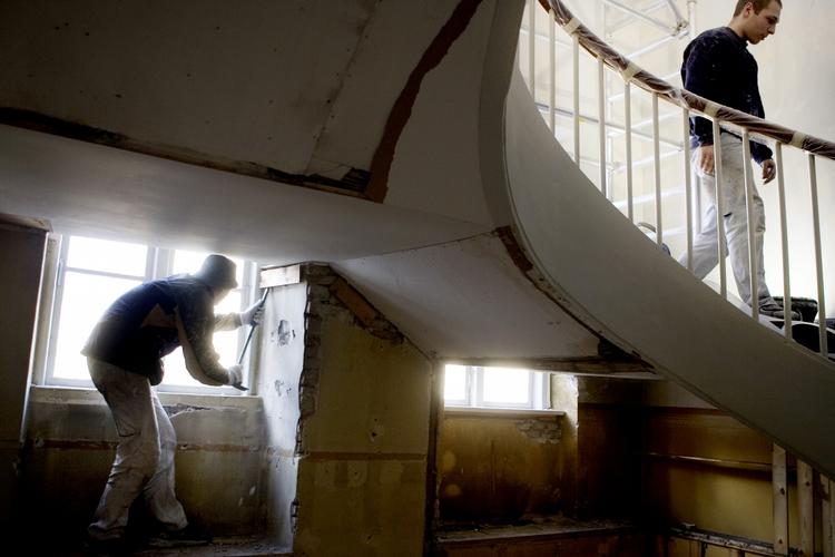 medlemstab. LO-forbundene har i de seneste ti år mistet 100.000 medlemmer, mens fagforeninger som de kristelige og det faglige hus har fået et tilsvarende antal nye medlemmer. 