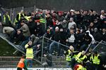 Fodboldvold. Uroligheder som under pokal-kvartfinalen mellem Næstved og FC Købehavn i 2008 er er efterhånden et sjældent syn. 