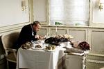 Slutning. Efter 19 år som mundskænk for politikens læsere, er det nu blevet Adam Prices egen tur til at blive anmeldt. Til december åbner han og broderen, James Price, deres egen restaurant. 