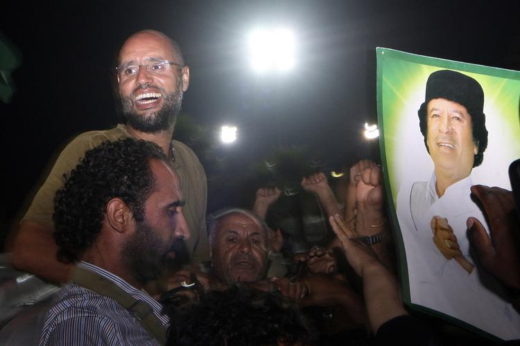 menneskejagt. Saif al-Islam Gaddafi er før blevet meldt taget til fange, men dukkede så op på gaden i Tripoli. 