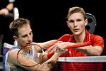 fremtiden. Når Peter Gade (tv.) snart takker af, er Viktor Axelsen (th.) den oplagte arvtager. 