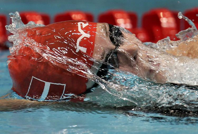 træningstung. Ved World Cup-stævnet i Berlin stillede Lotte Fris op i 200, 400 og 800 meter fri. 